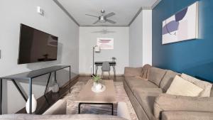 Landing Stunning 1BD Pool Clubhouse