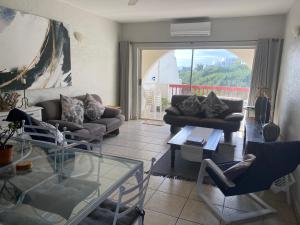 30 Kallisti, Santorini, Shakas Rock, Ballito Holiday, 3 bedroom, sleeps 6, 3rd floor apartment