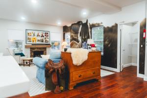 Beach Retreat 4900 Sqft, F1 VR Sim, Up to 21 guests