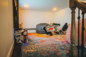 Beach Retreat 4900 Sqft, F1 VR Sim, Up to 21 guests