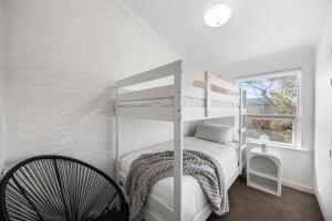 Ivys at Glenelg Central - A Cosy Family Stay