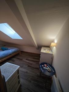 Chambre dhôte chez Thibault à proximité des pistes 200 M départ depuis le Fournet et nombreux itinéraires de randonnées au pied de limmeuble