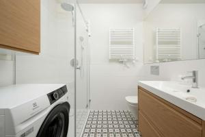 Luxury Apartments with Parking and Air Conditioning near Wrocław City Center by Renters Prestige