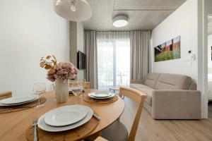 Luxury Apartments with Parking and Air Conditioning near Wrocław City Center by Renters Prestige