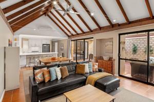 Clearwater - Cosy Comforts Steps from the Beach