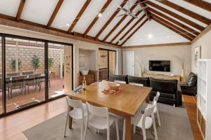 Clearwater - Cosy Comforts Steps from the Beach