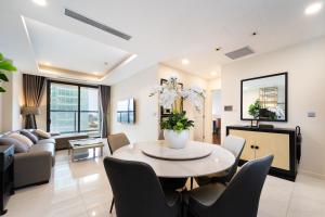 The Rixx Madison Tower With Pool and Gym