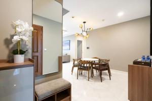 The Rixx Madison Tower With Pool and Gym