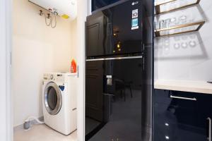 The Rixx Madison Tower With Pool and Gym