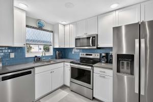 2BR Beachfront Condo Steps To Turtle Beach & Pool