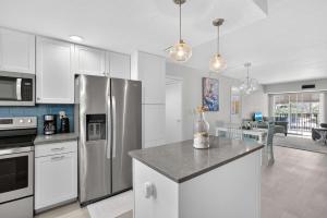 2BR Beachfront Condo Steps To Turtle Beach & Pool