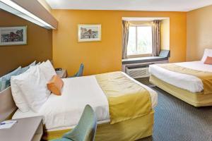 Queen Room with Two Queen Beds - Non-Smoking room in Microtel Inn & Suites by Wyndham Gatlinburg