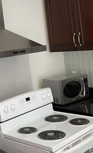 Cozy New Suite 8mins to Downtown