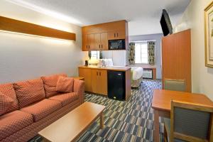 Queen Studio Suite - Non-Smoking room in Microtel Inn & Suites by Wyndham Cherokee