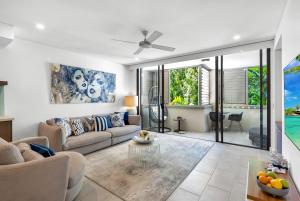 329 Contemporary Apartment in Beachfront Resort Palm Cove