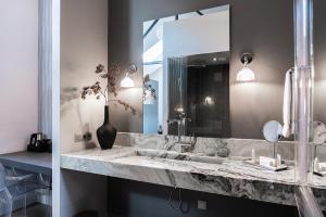 Newly Refreshed Weaving Mill Stay Free Parking