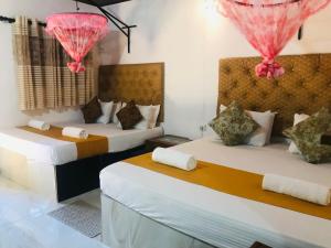 Riverside Bird Paradise