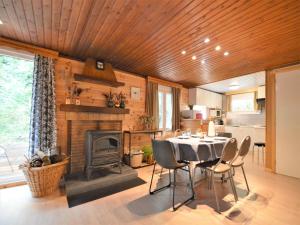 Cozy Chalet with barbecue