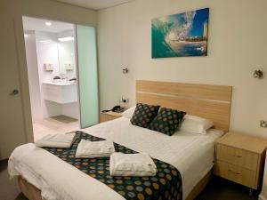 Burleigh Heads Beach Front 2 br Unit