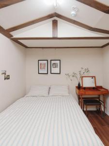 A Sensual Hanok-style Detached House in the city center