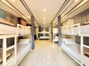 Chill Inn Lipa Noi Hostel and Beach Cafe