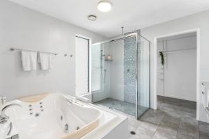 Marron at Island Views—Beachfront Boutique Bliss