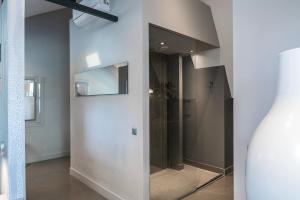 Fresh Modern Suite, Close to City Hotspots