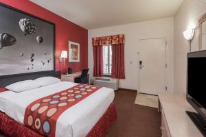 King Room - Non-Smoking room in Super 8 by Wyndham Albuquerque Airport