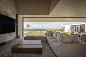 Rumah Ardjuno - 3BR Quiet Luxury Hillside Retreat with Ocean & Mountain View