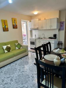 Sunny Balcony Retreat Pogradec