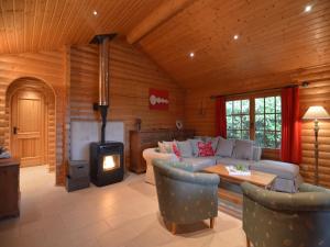 Stavelot Chalet with Garden