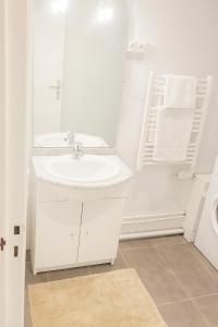 Apartment Next To Eiffel Tower