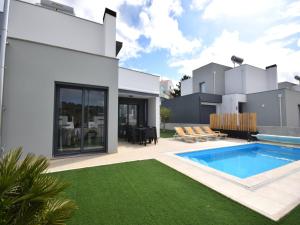 Family Villa with Terrace and Pool