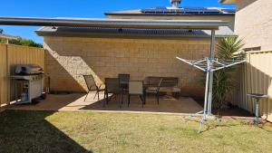 Cosmos Country Motor Inn