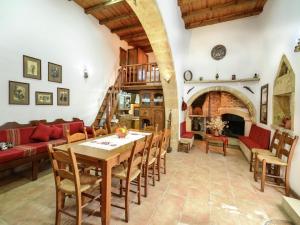 Villa in Crete with Vineyard Experience