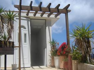Seaview Studio in beautiful setting, west from Chania