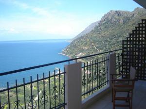 Seaview Studio in beautiful setting, west from Chania