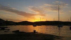 Seafront apartment with incredible view of Vis bay - Maricin Most