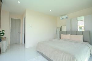 Luxurious 4-Bedroom Pool Villa with Best Mountain Views