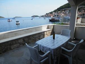 Seafront apartment with incredible view of Vis bay - Maricin Most
