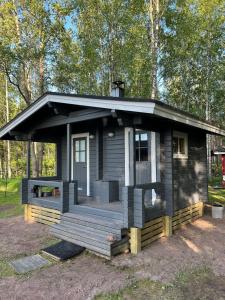 Mökki ja saunamökki Kurjenrahkan kansallispuistossa