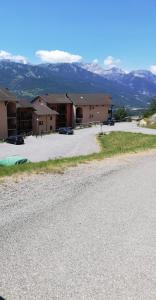 app 2ch Barcelonnette vue montagne proche praloup