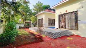 V Square Villa