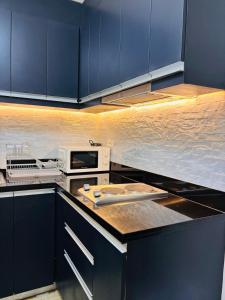 12 Poolside Paradise Suite