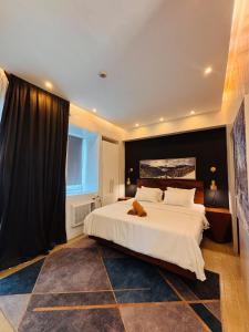 12 Poolside Paradise Suite