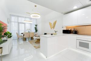 GuestReady - Fabulous home with Marina Canal views