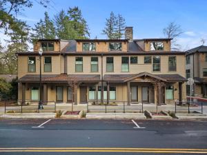 Cozy Lake Oswego Studio Apartment