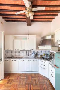 Tuscany - Townhouse - Sleeps 18 - Garden near Lake