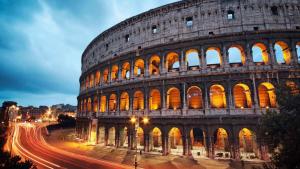 Historic 3BR Colosseum Apartment 160sqm for 9