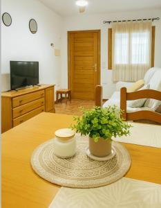 Cozy apartment with terrace & AC, 4 min to sea